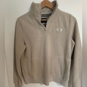 Abercrombie and Fitch lightweight fleece pull over ￼.